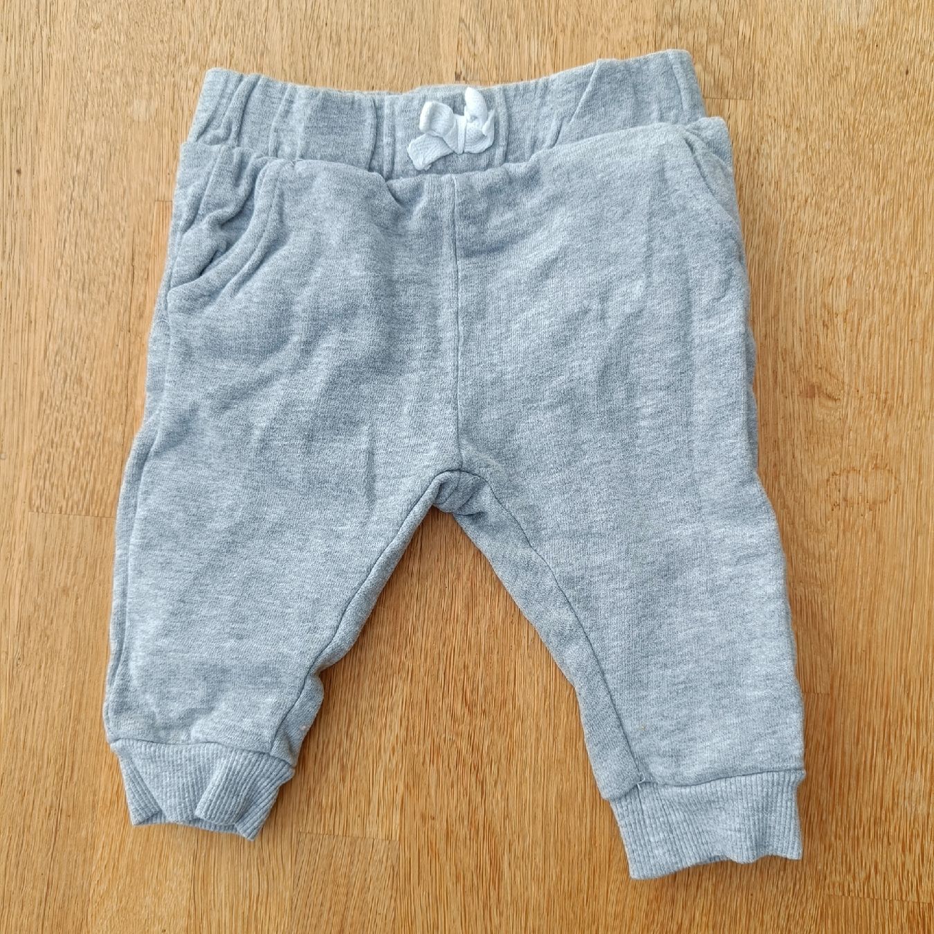 Pantalons: Trainerhose Grösse 68 – D'occasion à Jaberg par urig17.