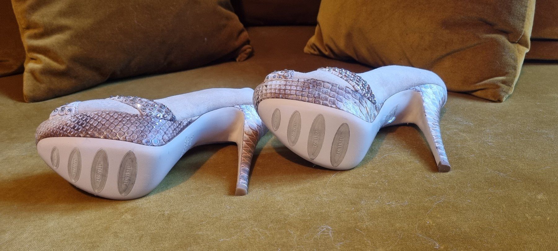 Scarpe da donna: unico sandalo in camoscio e pitone Loriblu – Usato da Gordola venduto da ang_7257 4