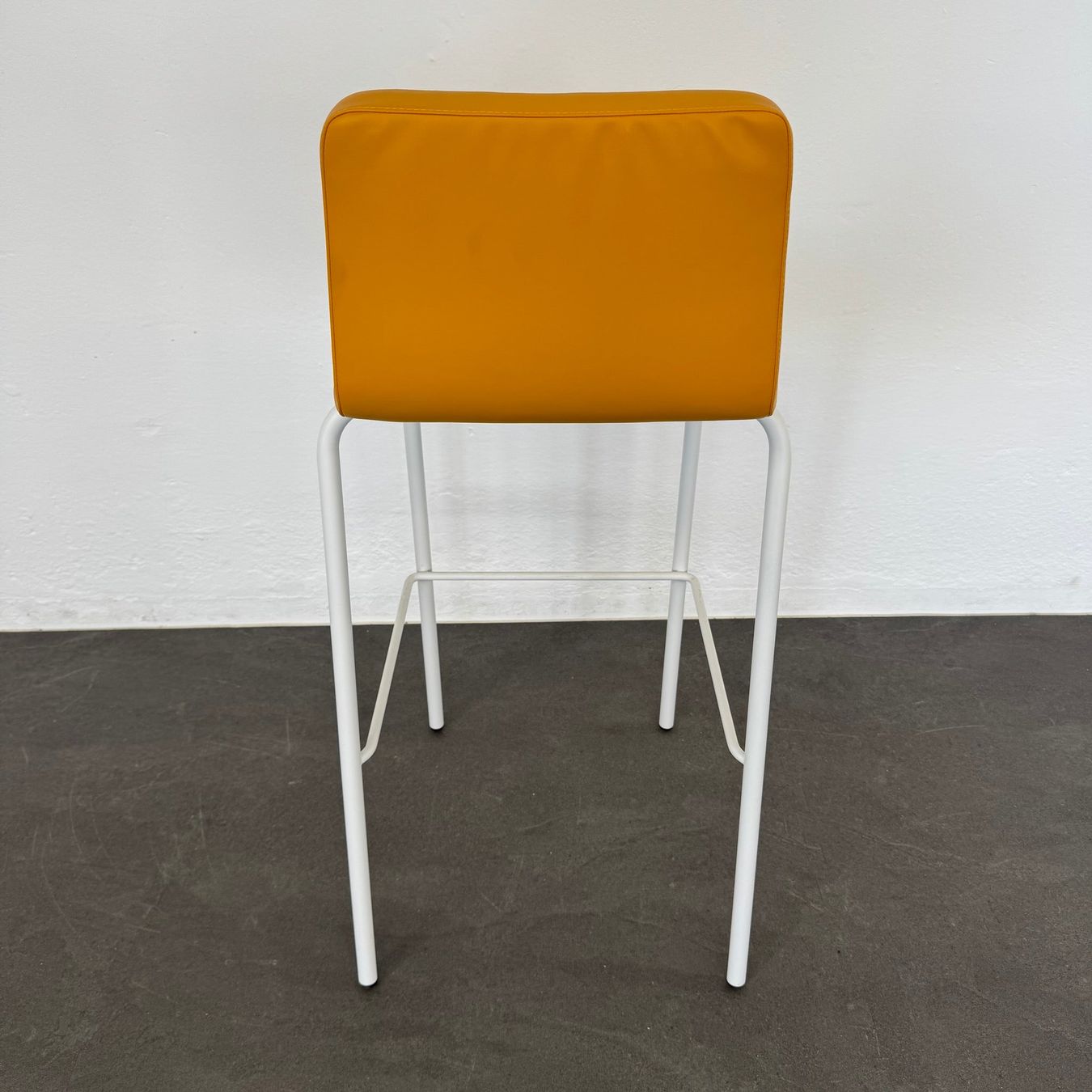 Sgabelli: Steelcase B Free Barhocker - Leder Gelb – Usato da Schönenwerd venduto da mcofficeshop 4