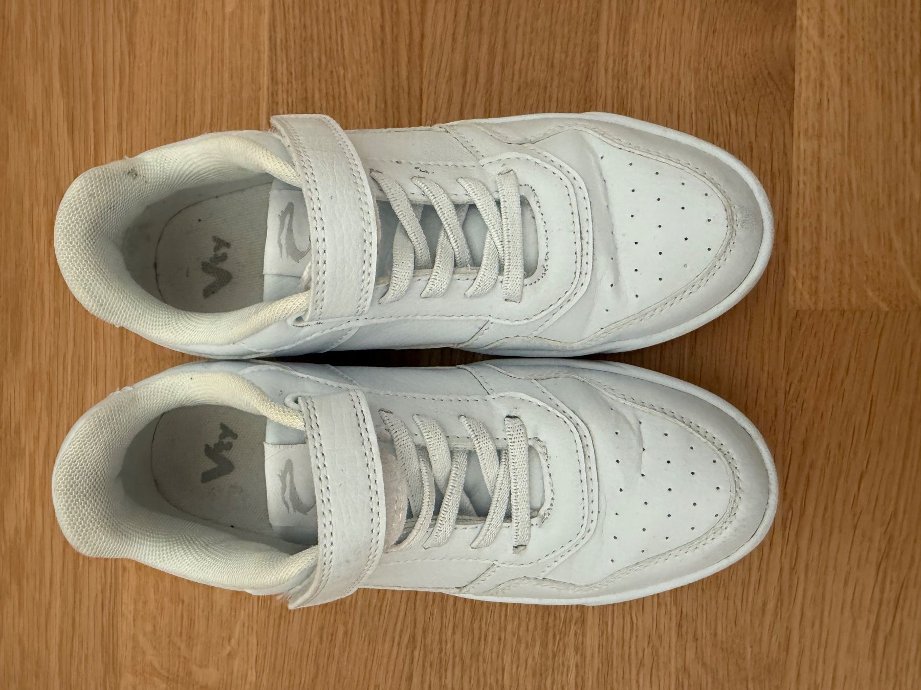 Scarpe per ragazze: Weisse Sneakers, Turnschuhe Gr 35 – Usato da Hünibach venduto da rotestandem01 2
