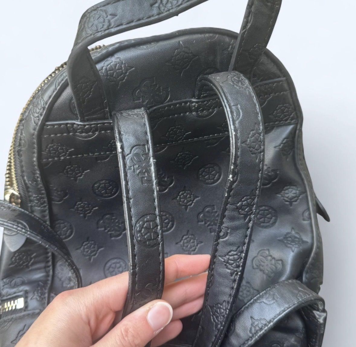 Guess Zaini: Guess mini backpack – Usato da Zug venduto da deelowdent 7