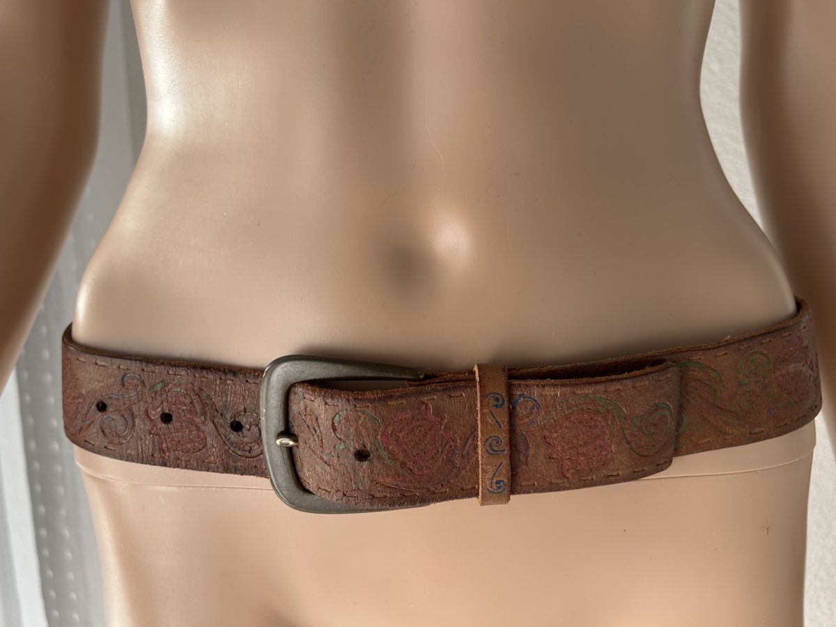 Cinture: Leather belt brown floral pattern acceptable condition – Usato da Saland venduto da ele_vc96