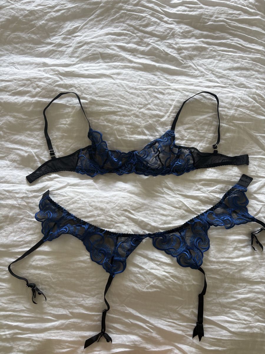 Autres dessous: BH und Strumpfhalter Set Blau – Neuf (Voir description) à Zürich par Luisa.Casanova