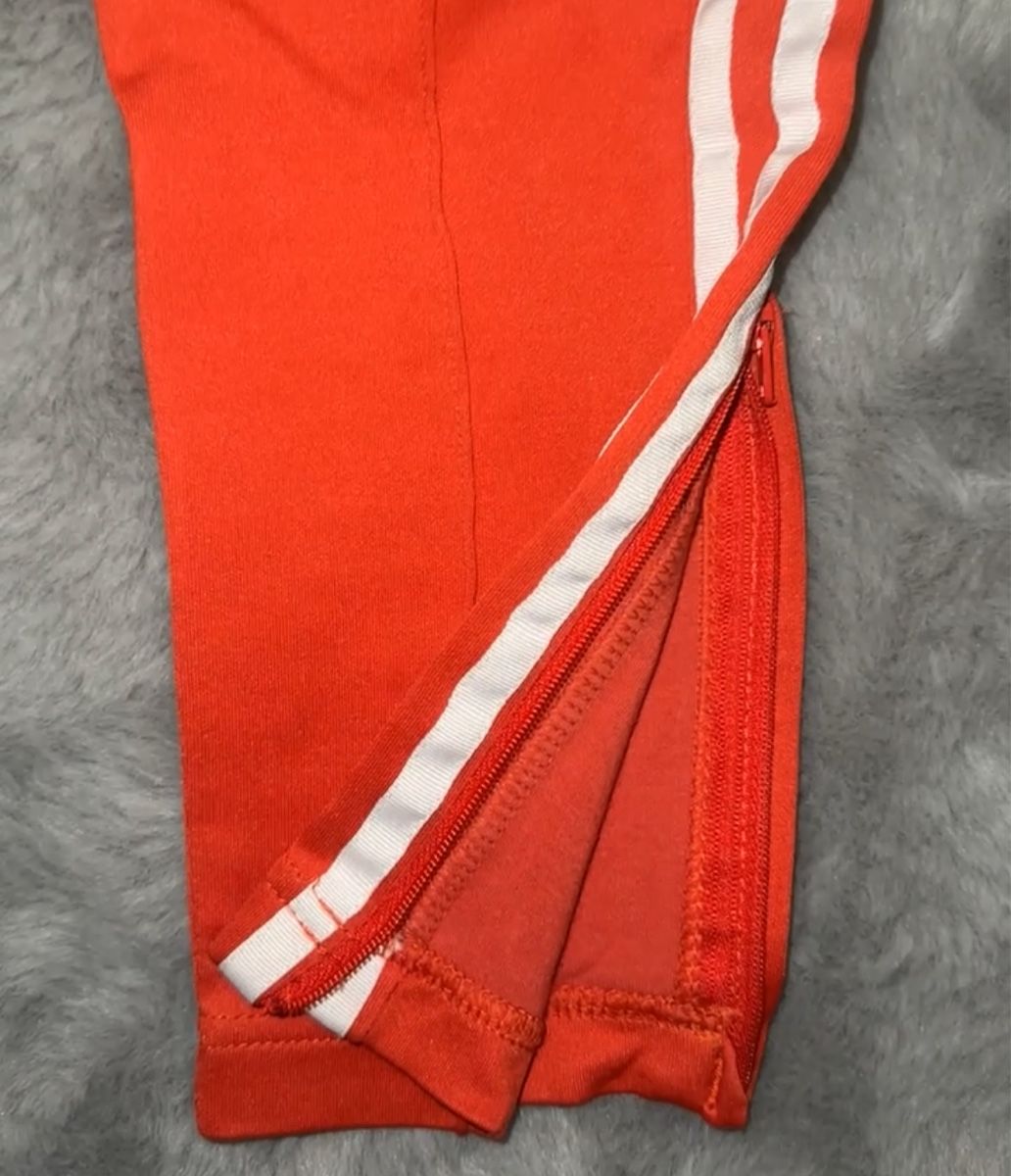 Adidas Pantaloni: Rote Adidas Trainingshose – Nuovo (secondo la descrizione) da Bülach venduto da RuShe_ 2