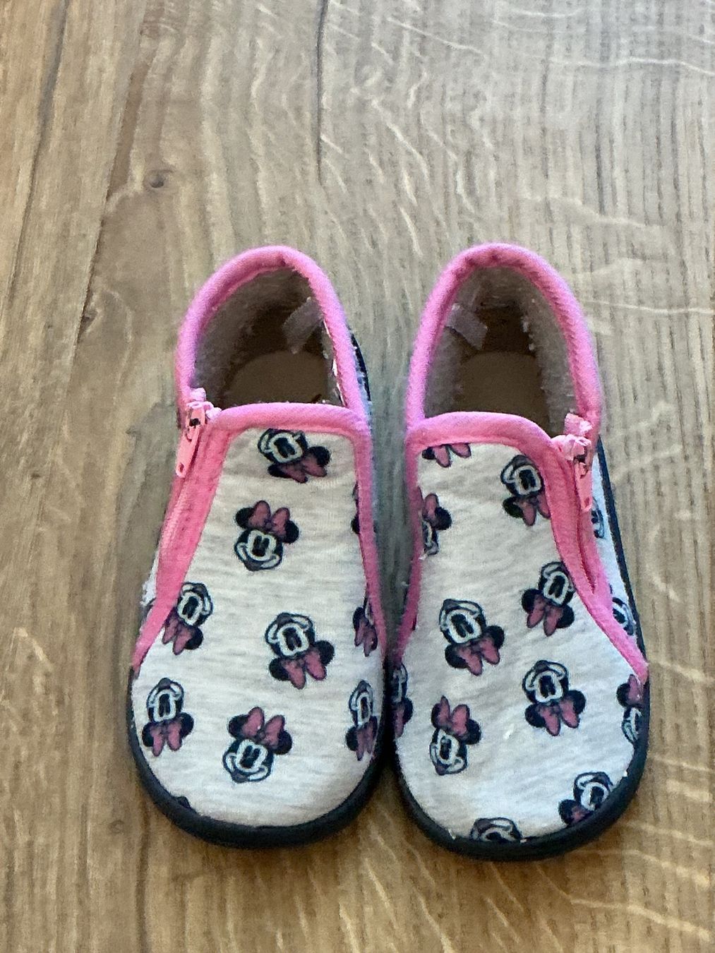Scarpe per ragazzi: Children slippers shoes 24 – Usato da Brugg AG venduto da Magna3