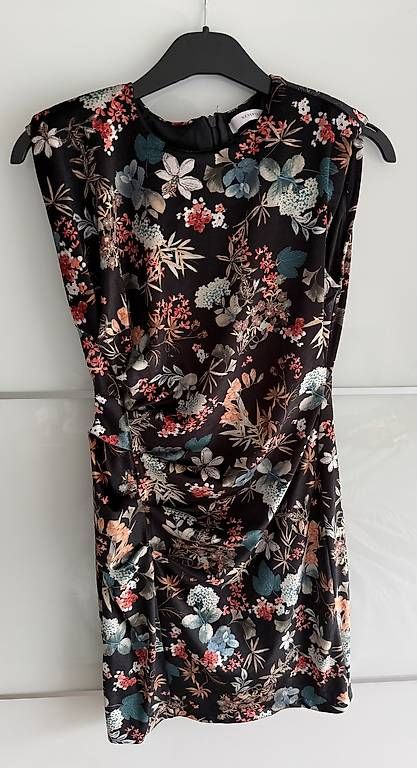 Vestiti: Reserved Kleid mit Blumenmuster, Grösse S – Usato da Ehrendingen venduto da ErikaKrisztina