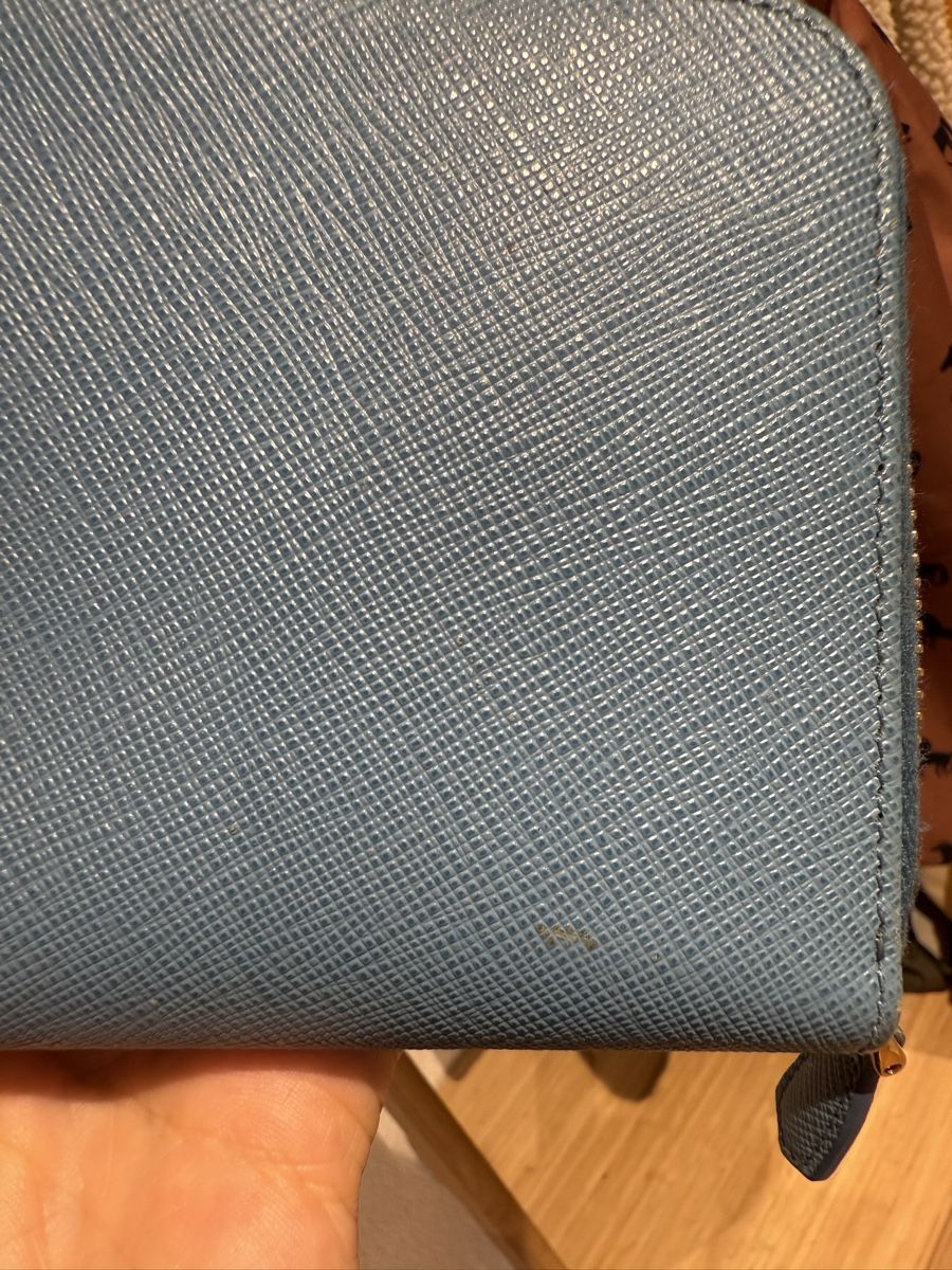 Prada Portamonete: Light Blue Prada Leather Wallet – Usato da Zürich venduto da sas_5f2h 5
