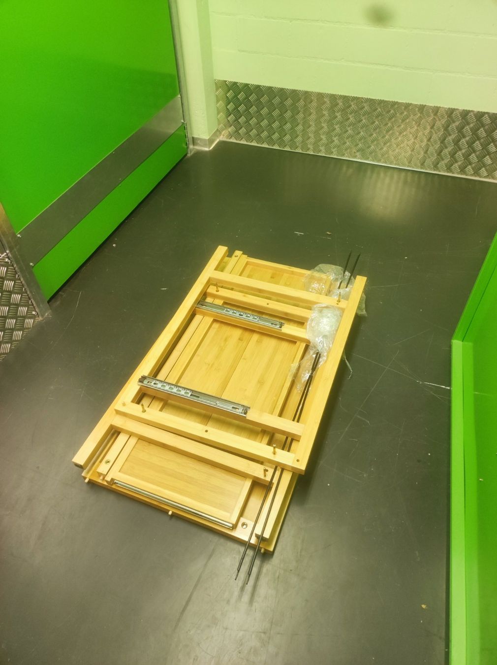 Tische: Tisch – Gebraucht aus Urdorf von Planer7 4