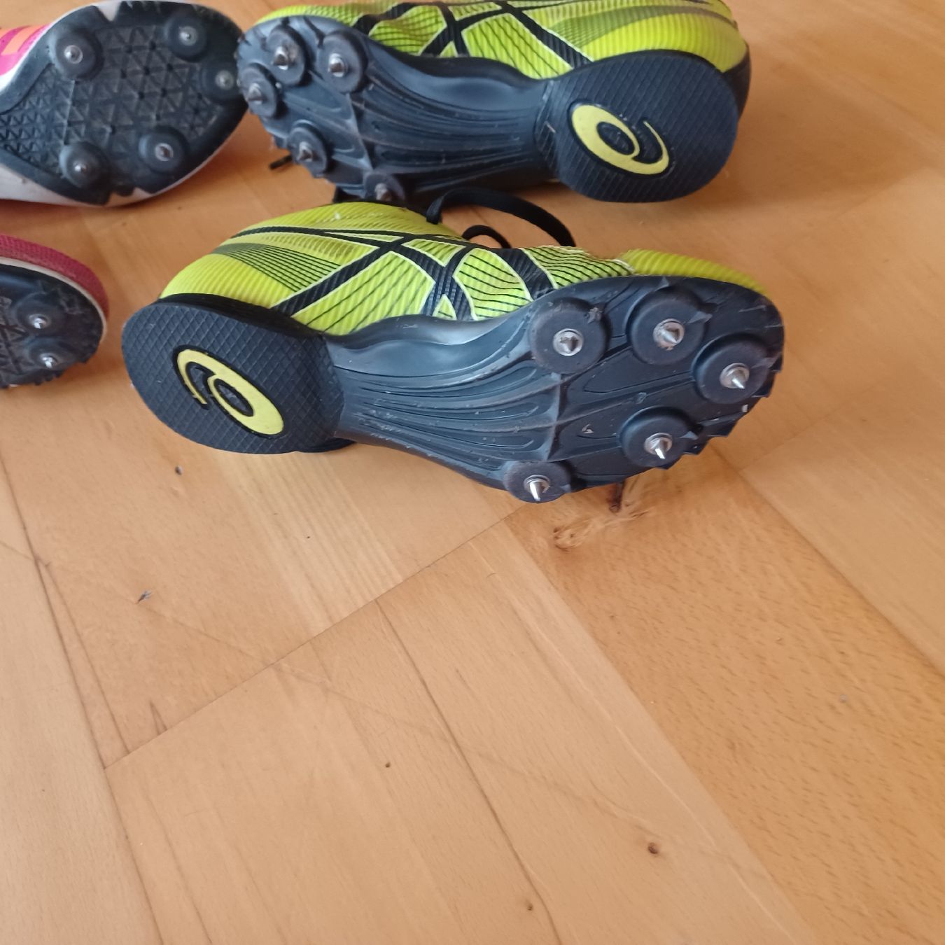 Adidas Scarpe per ragazzi: Fussbaschuhe , Nockenschuhe , Adidas, Asics , Gr.33, 32.5 – Usato da Waldkirch venduto da Fantasia-101 2