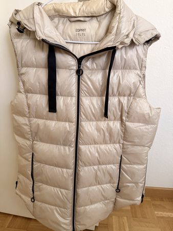 Esprit Steppweste beige mit Kapuze 