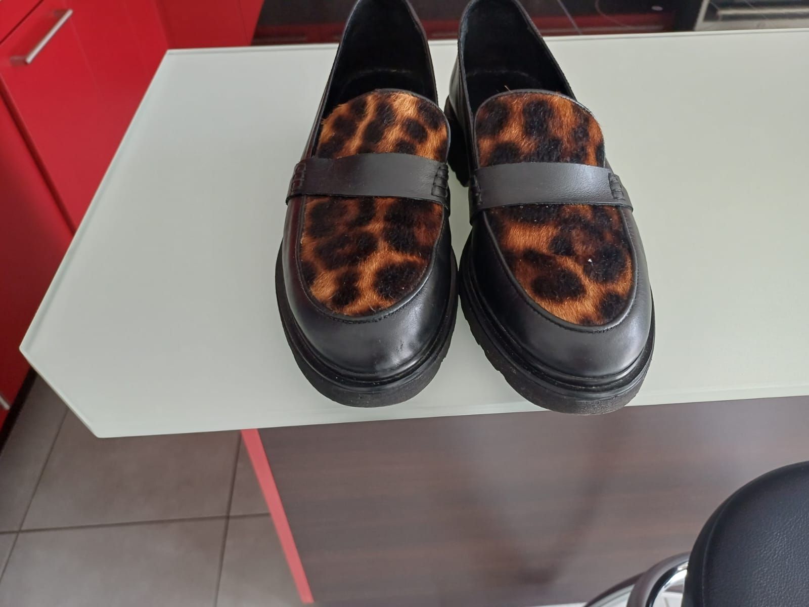 Damenschuhe: Mocassins Kiomi noirs motif léopard  – Gebraucht aus Collonges von cam_72xf