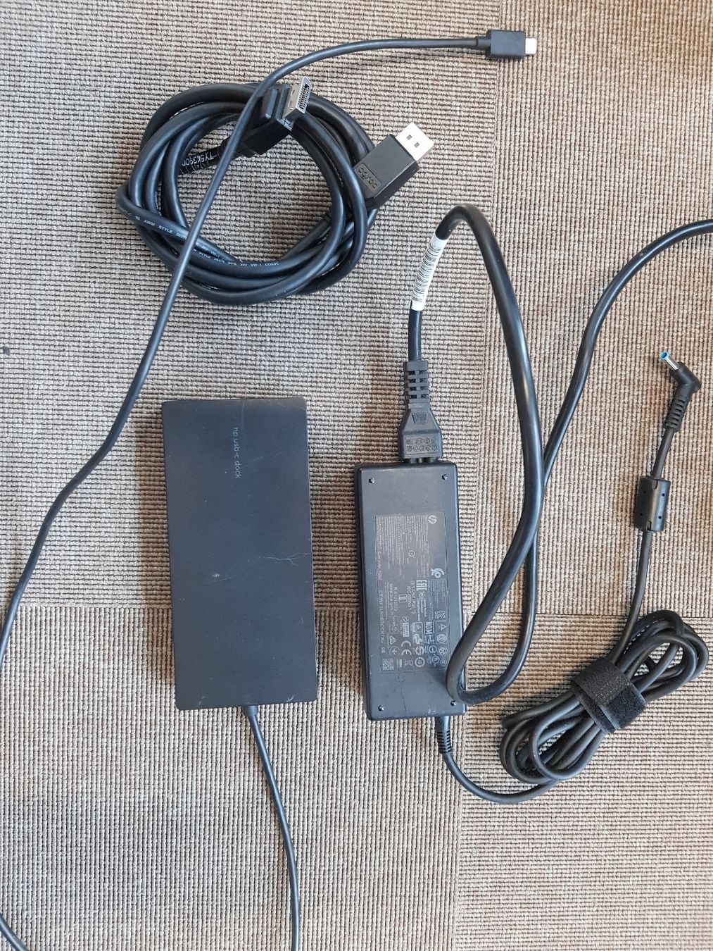 Hewlett Packard Docking station: HP Elite USB-C universal docking Station – Usato da Gerlafingen venduto da diotech