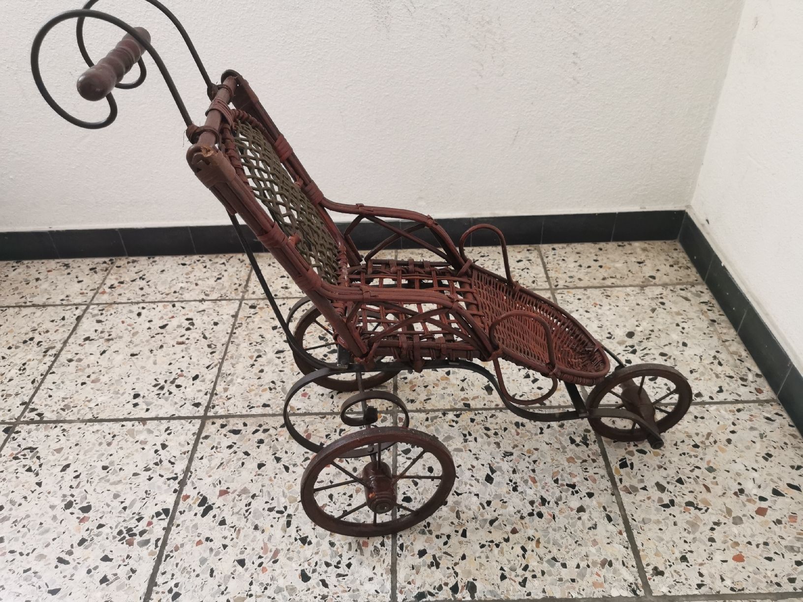 Puppenwagen: Antiken Korbpuppenwagen um1900 – Gebraucht aus Mellingen von fra_g7y8 1