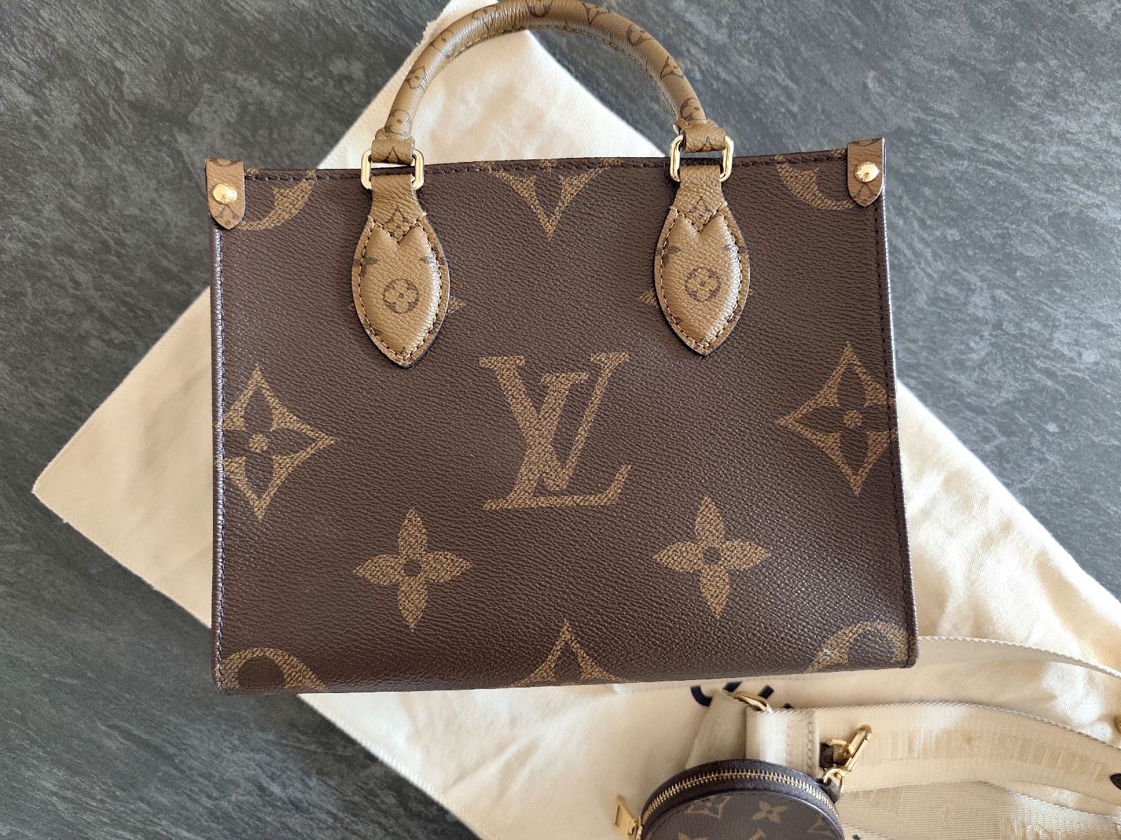 Louis Vuitton Borse da donna: Louis Vuitton sac OnTheGo PM – Nuovo (secondo la descrizione) da Martigny venduto da Vintage-23 1