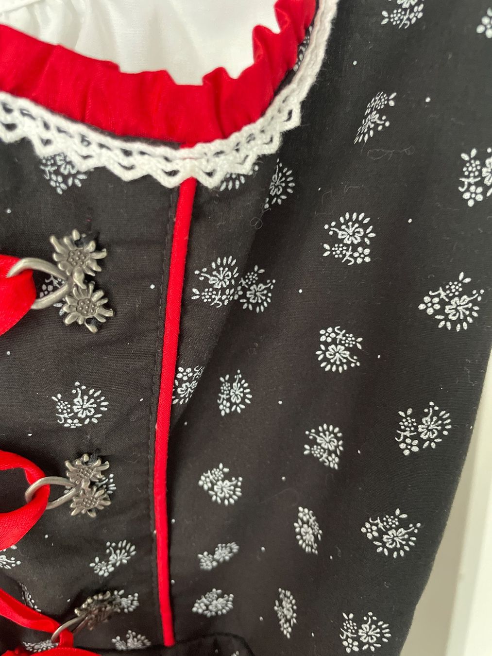 Kleider: Dirndlkleid Gr.36 schwarz rot – Neu (gemäss Beschreibung) aus Küssnacht am Rigi von Monimaus03 3