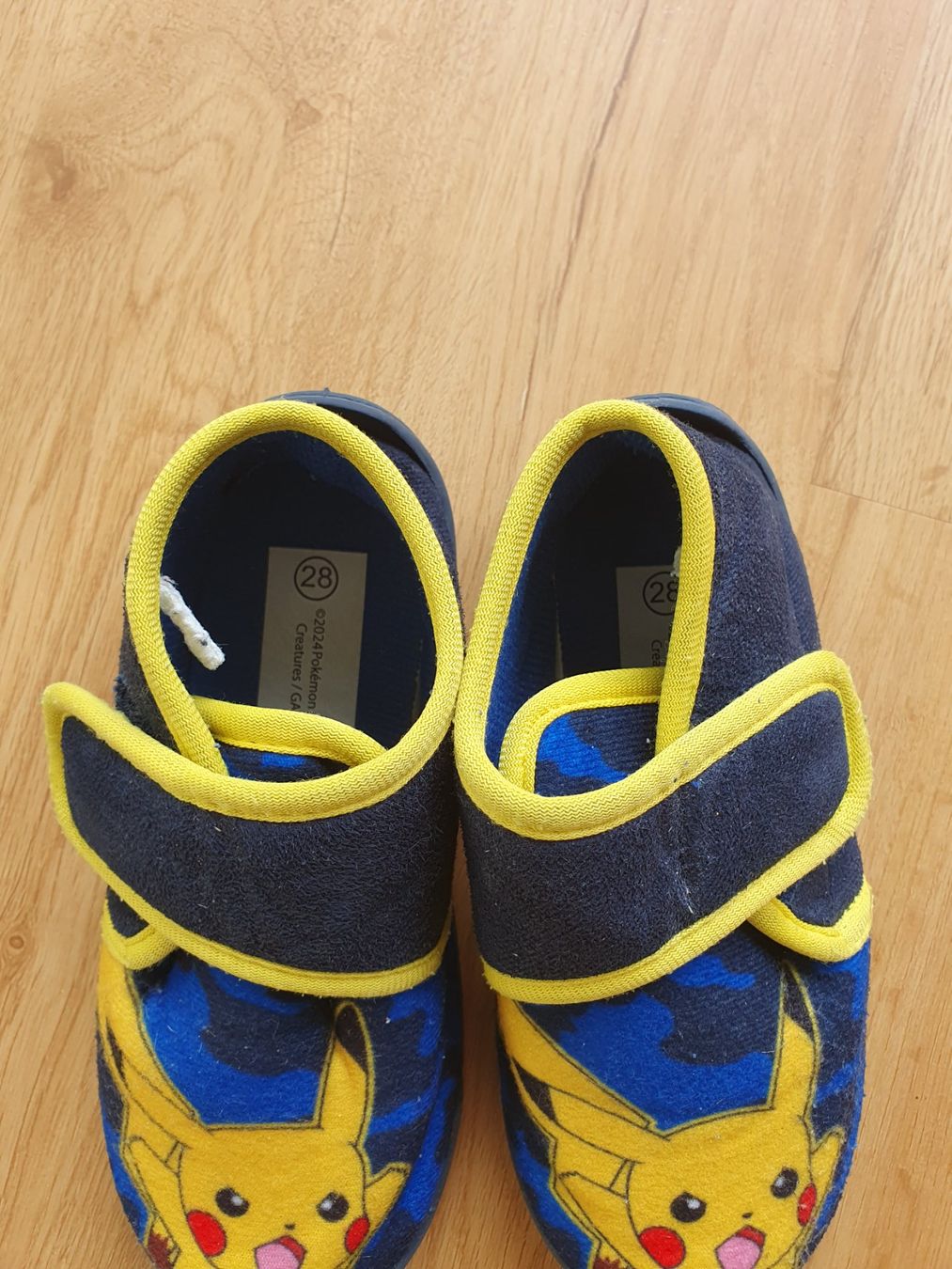 Scarpe per ragazze: Pokemon Hausschuhe blau Gr. 28 – Usato da Heinrichswil venduto da frankie19860 2