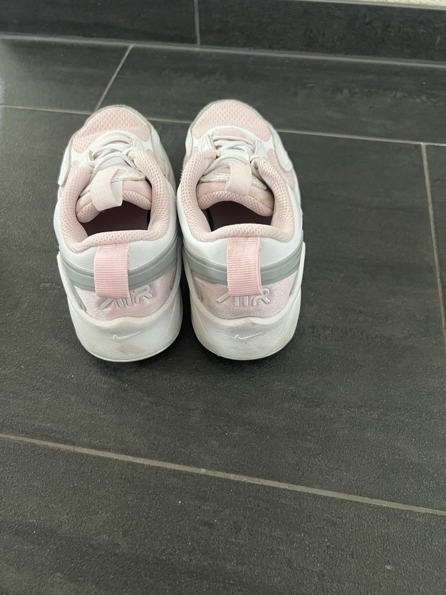 Nike Schuhe für Mädchen: Nike Schuhe 29.5 – Gebraucht aus Schiers von Sam.ahd1 2