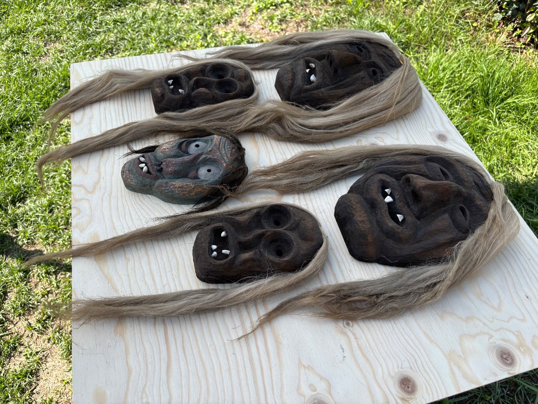 Altro in Antiquarato & Arte: 5 schöne alte Walliser Holzmasken – Usato da Feldbach venduto da Olive1 3