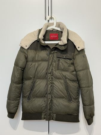 Jacke GUESS olivgrün Herren Grösse M guter Zustand