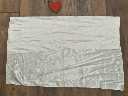Tuch in Weiss glänzend wie neu