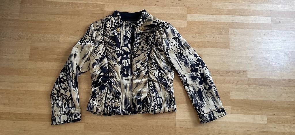 Giacche: Wattierte Seidenjacke Gr. S/M – Usato da Schliern b. Köniz venduto da tez_x6vb