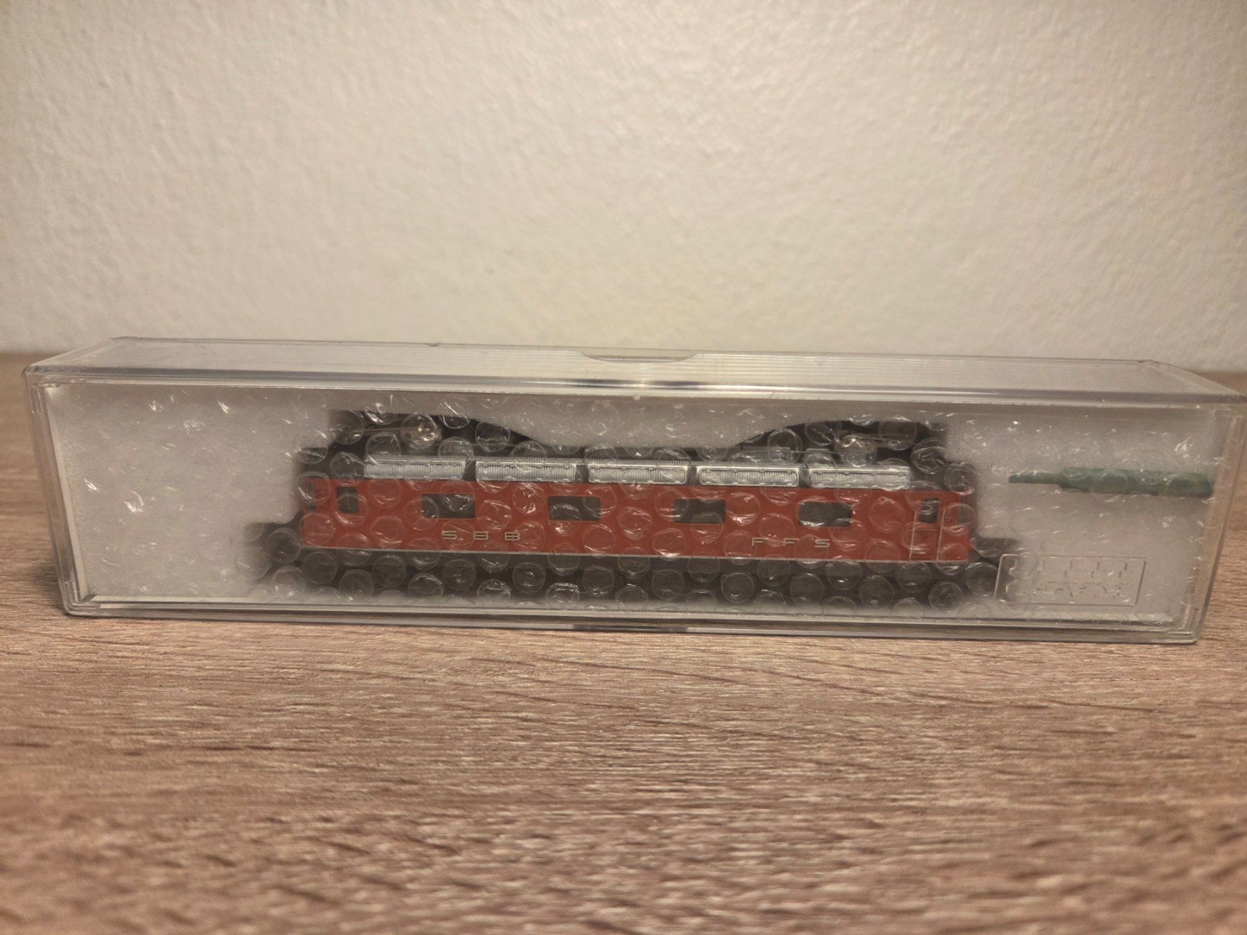 Hobbytrain Modellini di ferrovie: Hobbytrain N 1103 E-Lok Re 6/6 SBB – Usato da St-Aubin-Sauges venduto da Lo_Go 7