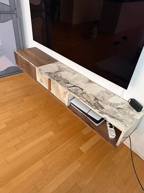 Tische: Moderner Couchtisch + TV-Möbel Set  top Zustand – Gebraucht aus Hunzenschwil von Max10 1