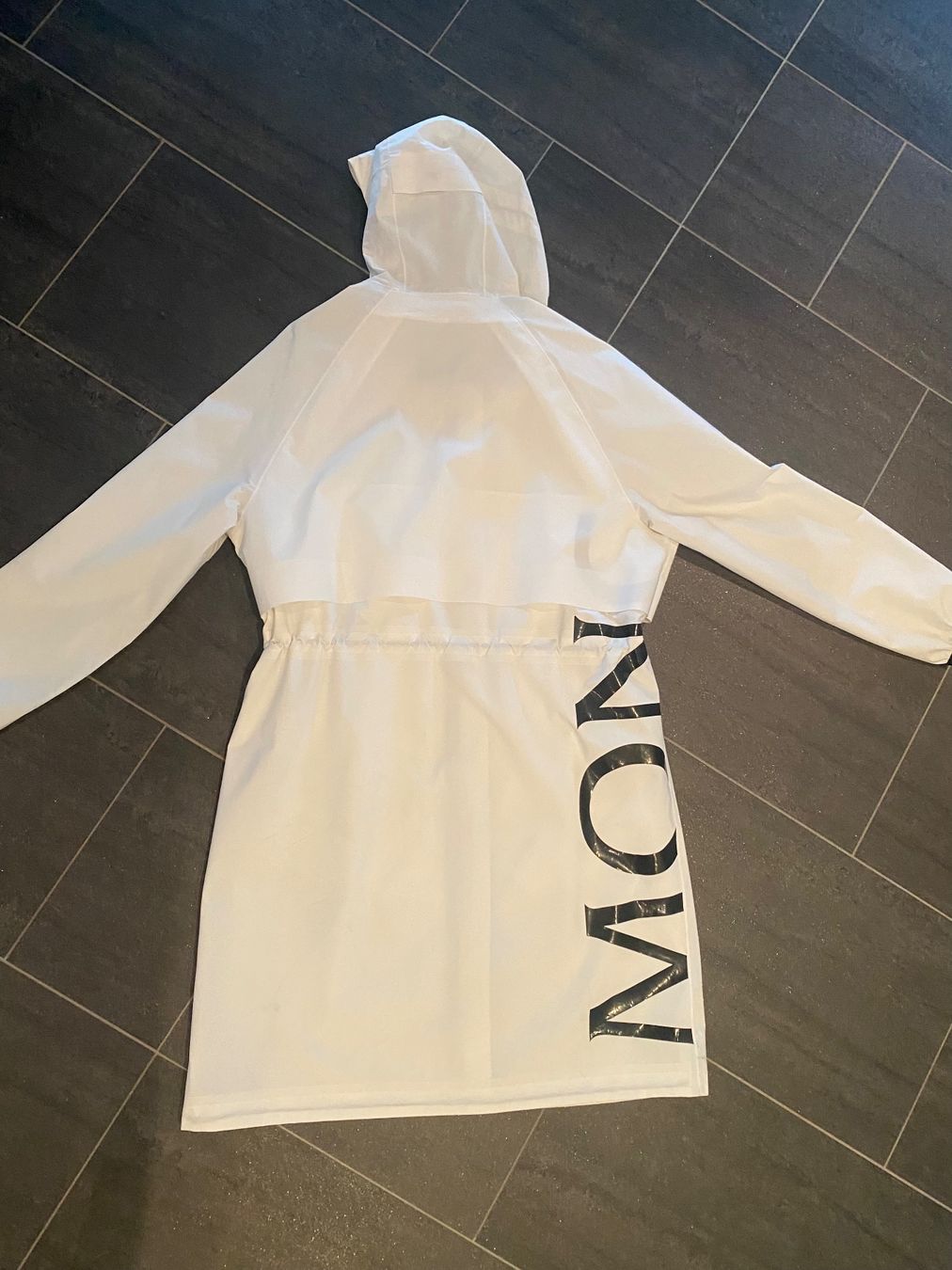 Moncler Cappotti: Monclair Damen Regenmantel – Usato da Vordemwald venduto da Smonty 1