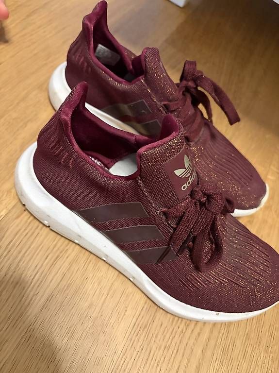 Damenschuhe: Adidas sneaker Gr.37.5 – Gebraucht aus Zürich von beg_nlp8