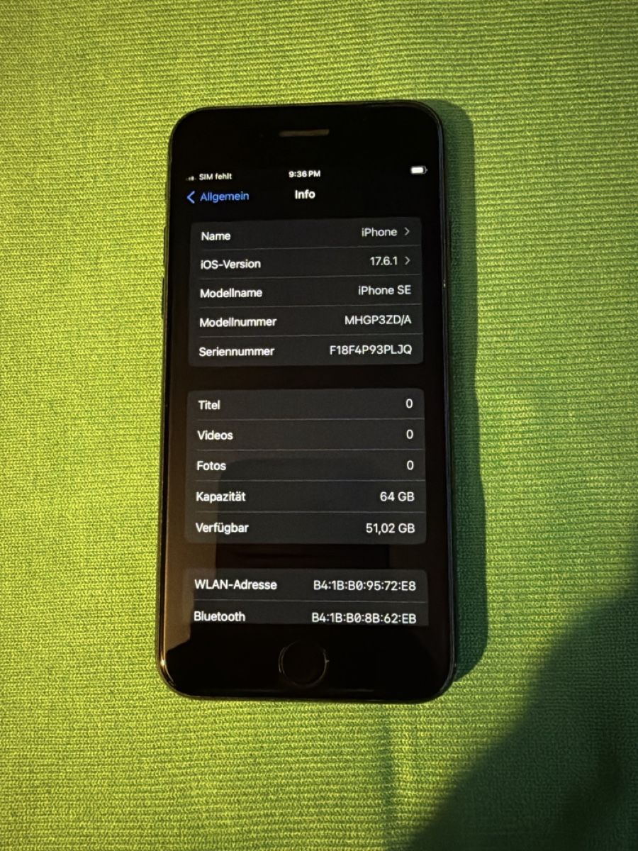 Apple Portables: iPhone SE 2 / 64Gb / Black / H5  – D'occasion à Arbon par BaX_94