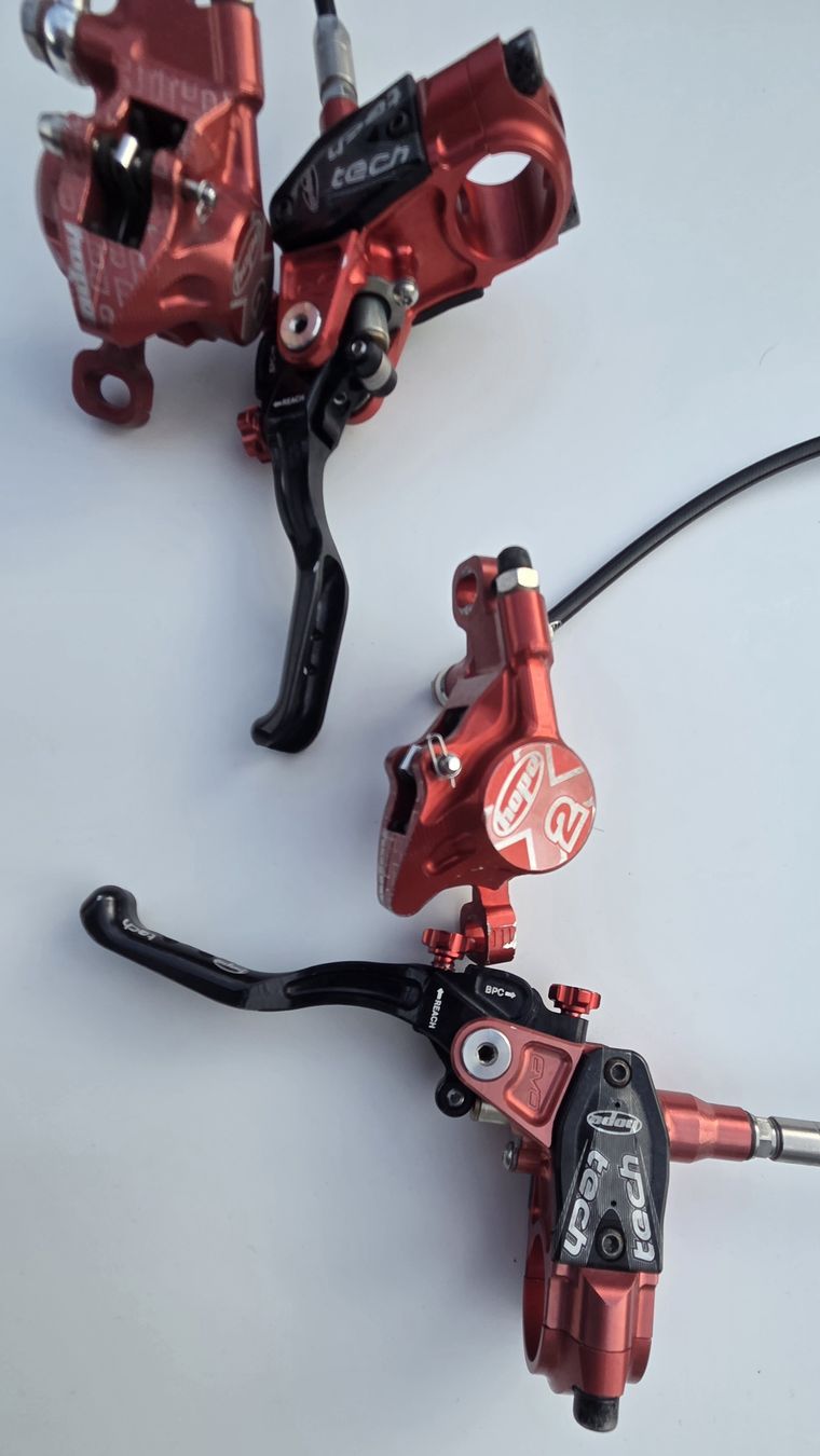 Hope Ersatzteile: Hope Tech V2 Bremsen rot  – Gebraucht aus Finsterwald LU von Roeoesli 1
