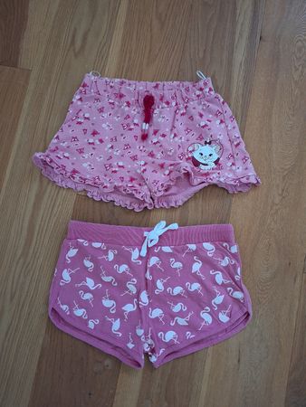 2x kurze Hosen Mädchen Gr. 128 und 134/140