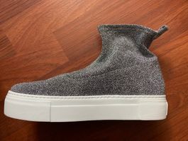 Sneaker silber-glänzend Stoff bequem