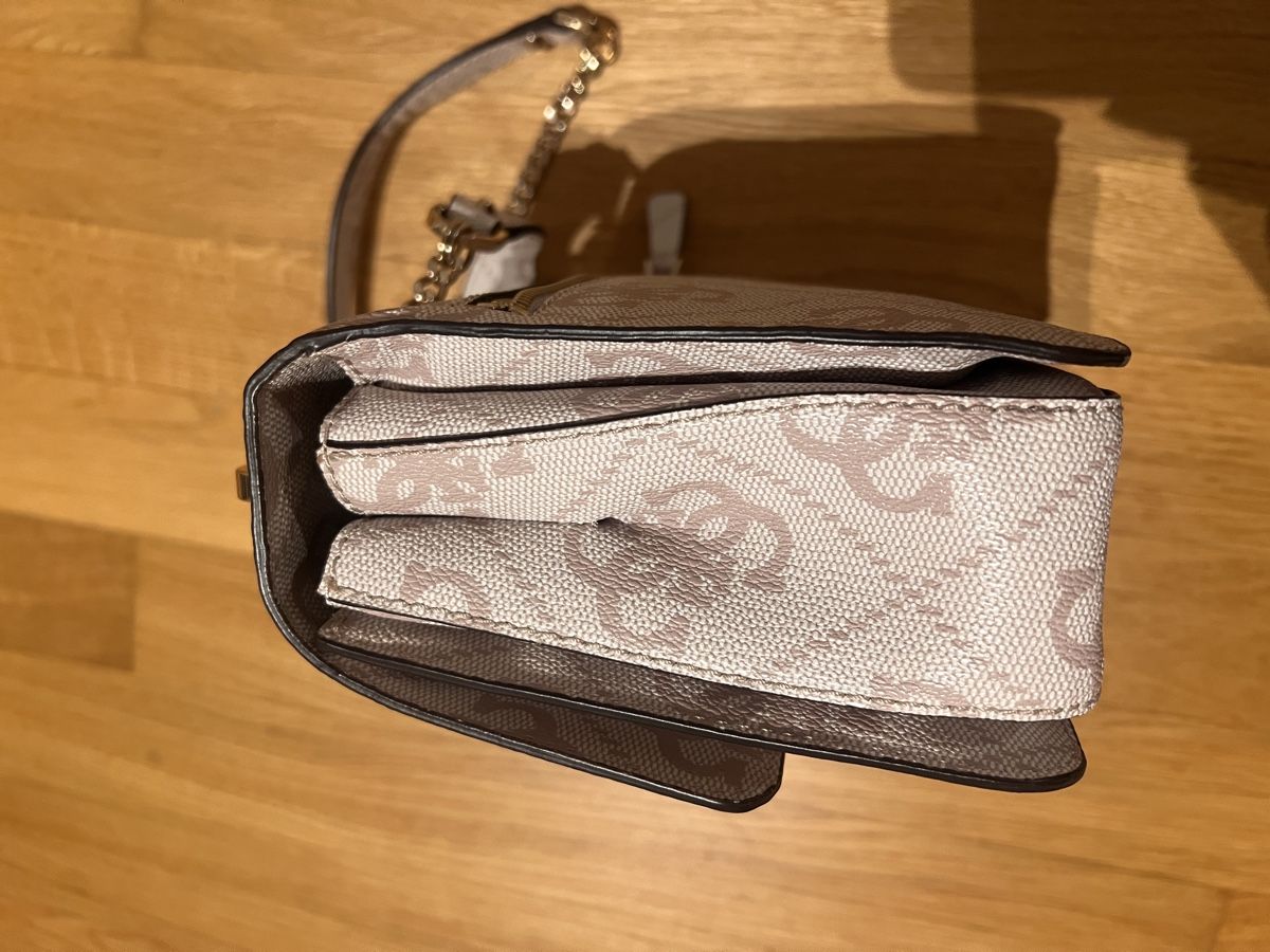 Guess Borse da donna: Guess Handtasche – Usato da Altdorf UR venduto da miriam19. 5