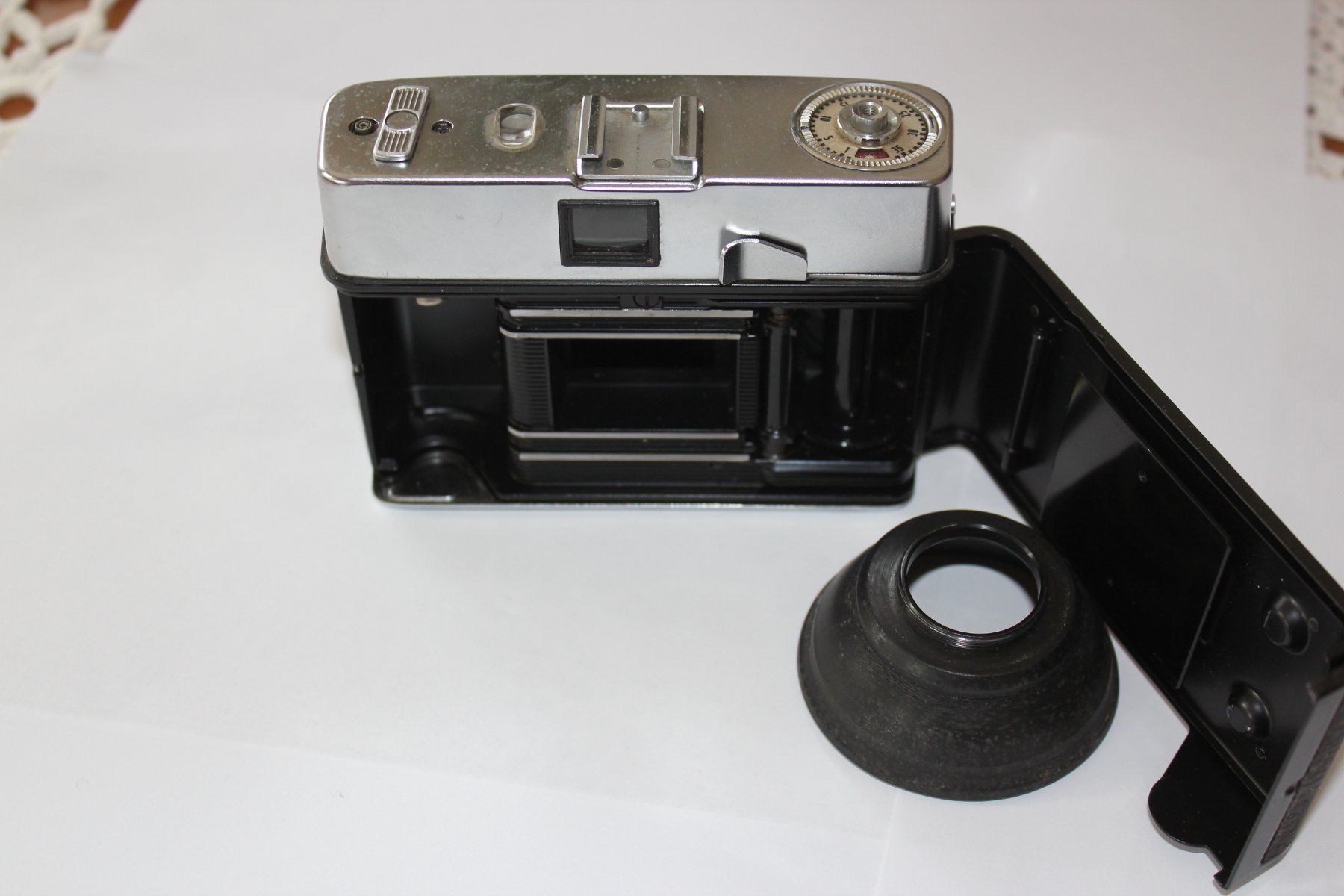 Zeiss Fotocamera: Zeiss Ikon  contessa 35 – Usato da Reinach AG venduto da hispo 3