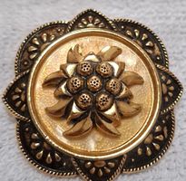 Broche fleur Edelweiss métal  état comme neuf