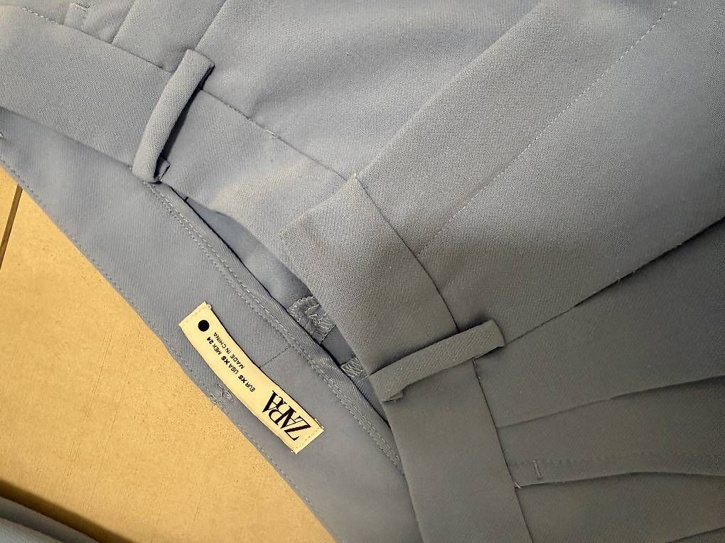 Costumes: Zara Anzug hellblau, Grösse S eher M – D'occasion à Bern par fab_tx65 2
