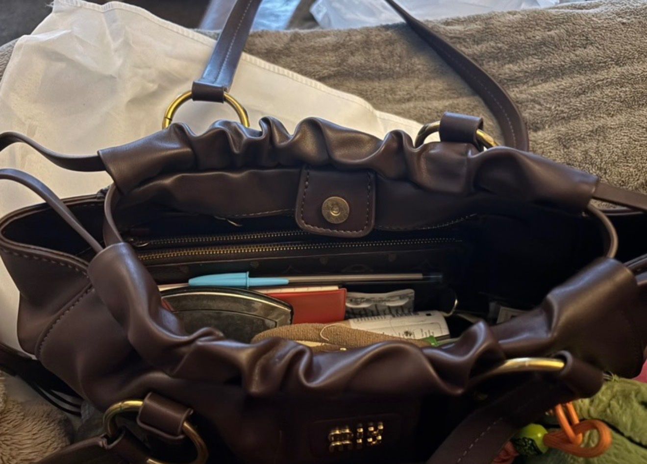 Miu Miu Sacs femmes: Sac Miu Miu – Neuf (Voir description) à Neuchâtel par xiao_bei 1
