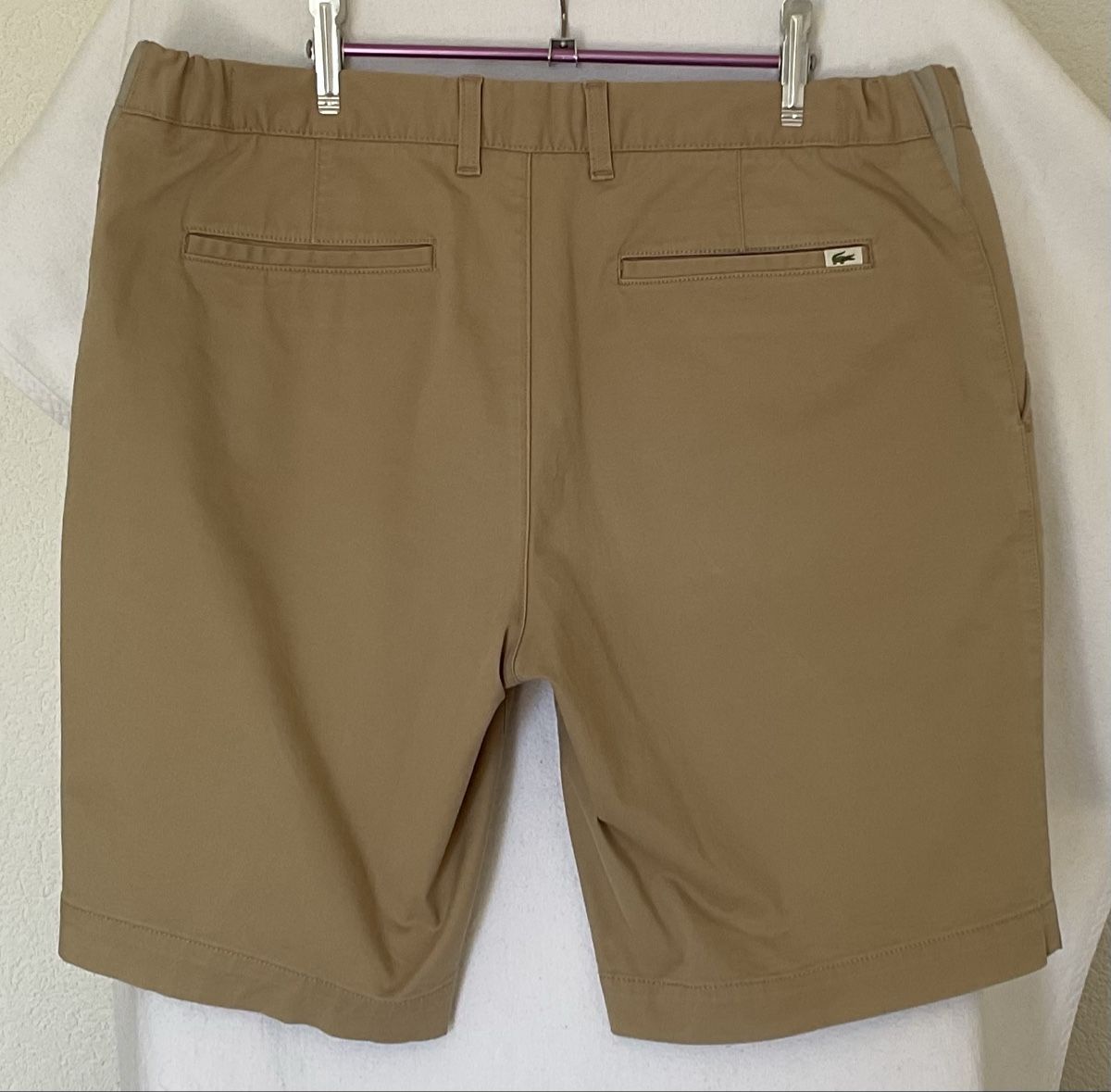 Lacoste Pantaloni: Lacoste short slim fit  beige - FR 46 – Usato da Corseaux venduto da Mililaforet75 1