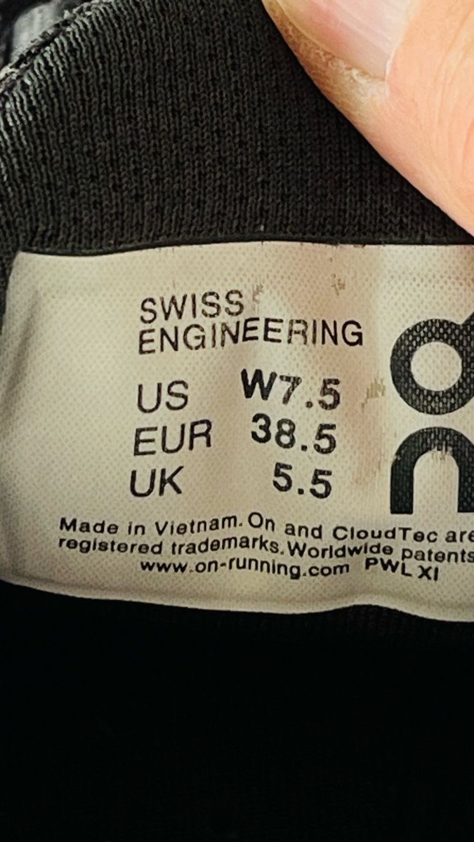 On Scarpe da donna: On Schuhe Anthrazit mit weisser Sohle 38.5 – Usato da Merenschwand venduto da katerchen01 6