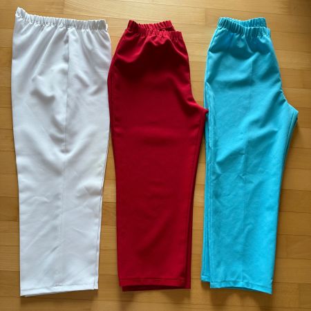 1 pflegeleichte Hose ca. Grösse 42, Kuzgrösse rot