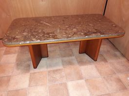 Salontisch mit Fossilien (125 x B 65 x H 46 cm)