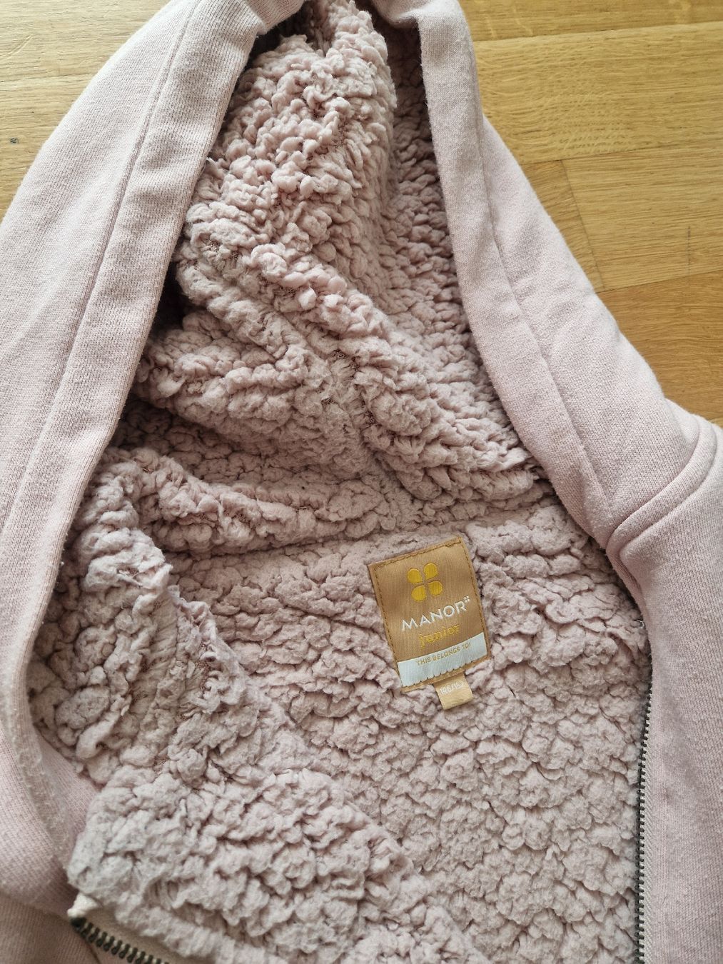 Maglioni & Felpe: Pull à capuche chaud doublé rose taille 146 152 – Usato da Penthaz venduto da Sosotroc 1