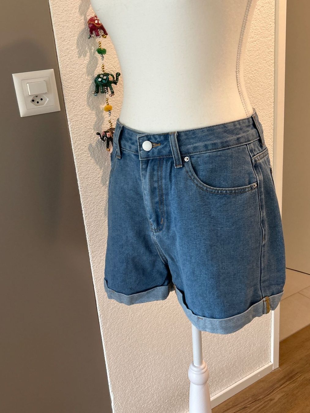 Pantaloni: Damen Jeansshorts Grösse M – Usato da Brunnen venduto da Nala2929 3