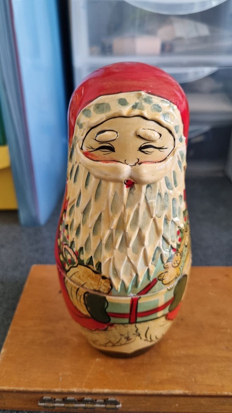 Statuette: 1 poupée russe Père Noel de 6 pièces – Usato da La Chaux-de-Fonds venduto da mikilo1
