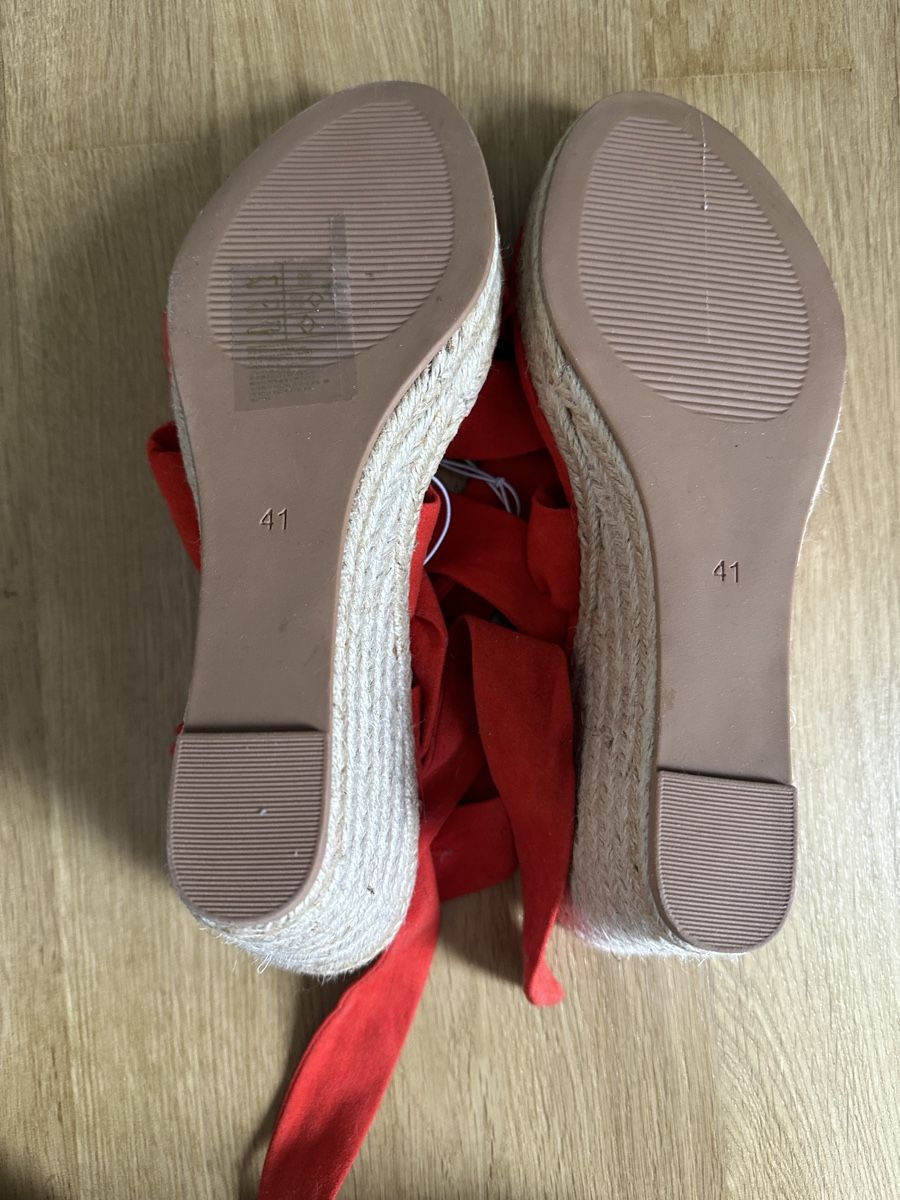 H&M Scarpe da donna: Rote Sommerschuhe Keilabsatz – Nuovo (secondo la descrizione) da Bremgarten b. Bern venduto da ilonarebekka 2
