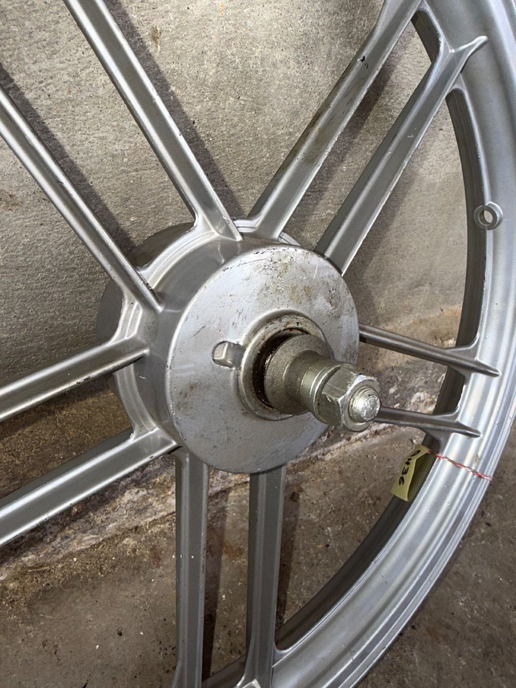 Fantic Parti ricambio per ciclomotori: Fantic Issimo Gussfelgen Vorderrad 16 Zoll – Usato da Fahrni b. Thun venduto da berger_tuning34 4