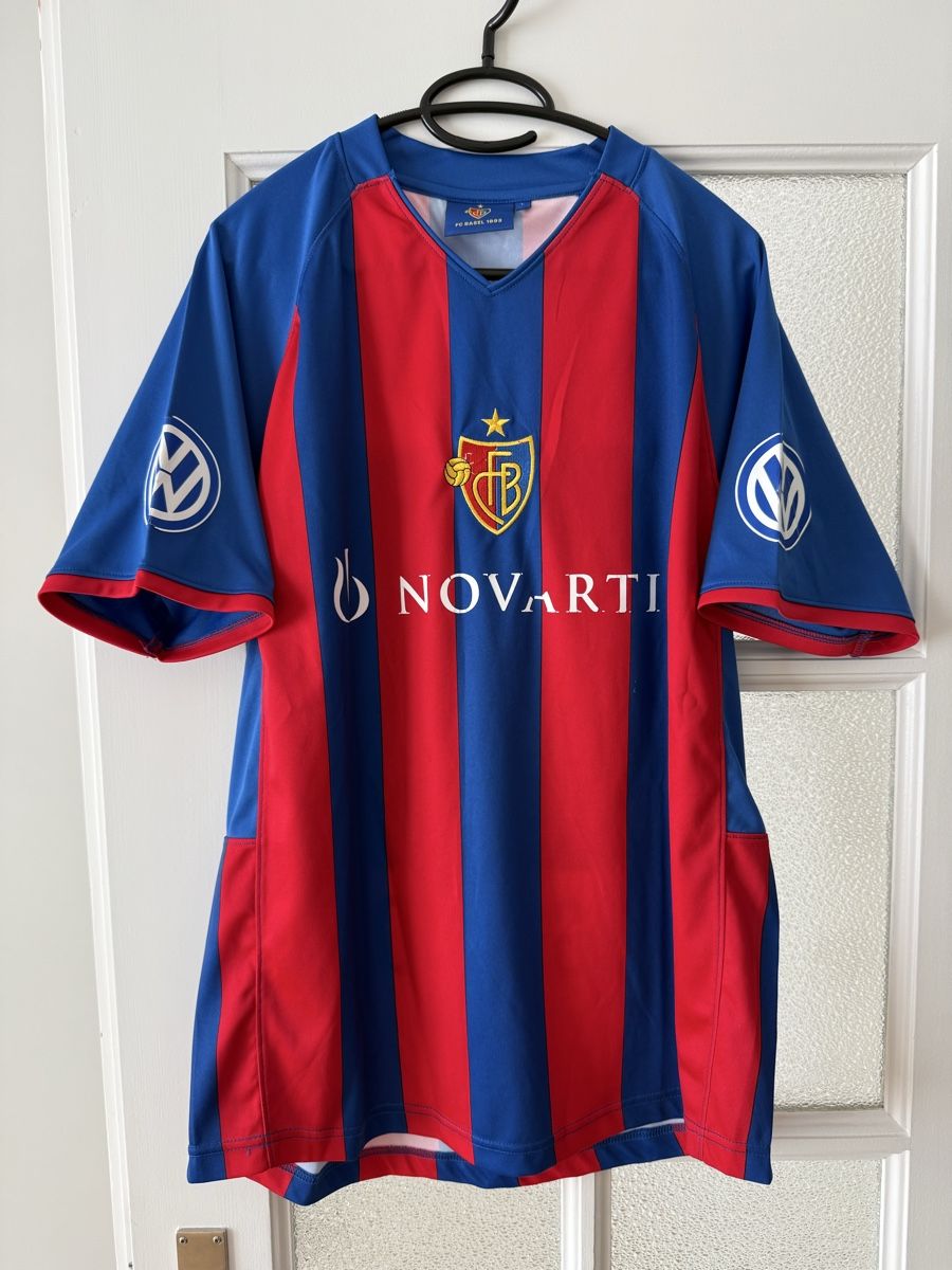 FC Basel Canottiere & Pantaloni: Fc Basel Trikot 50 Goeldi L – Usato da Basel venduto da momo.st