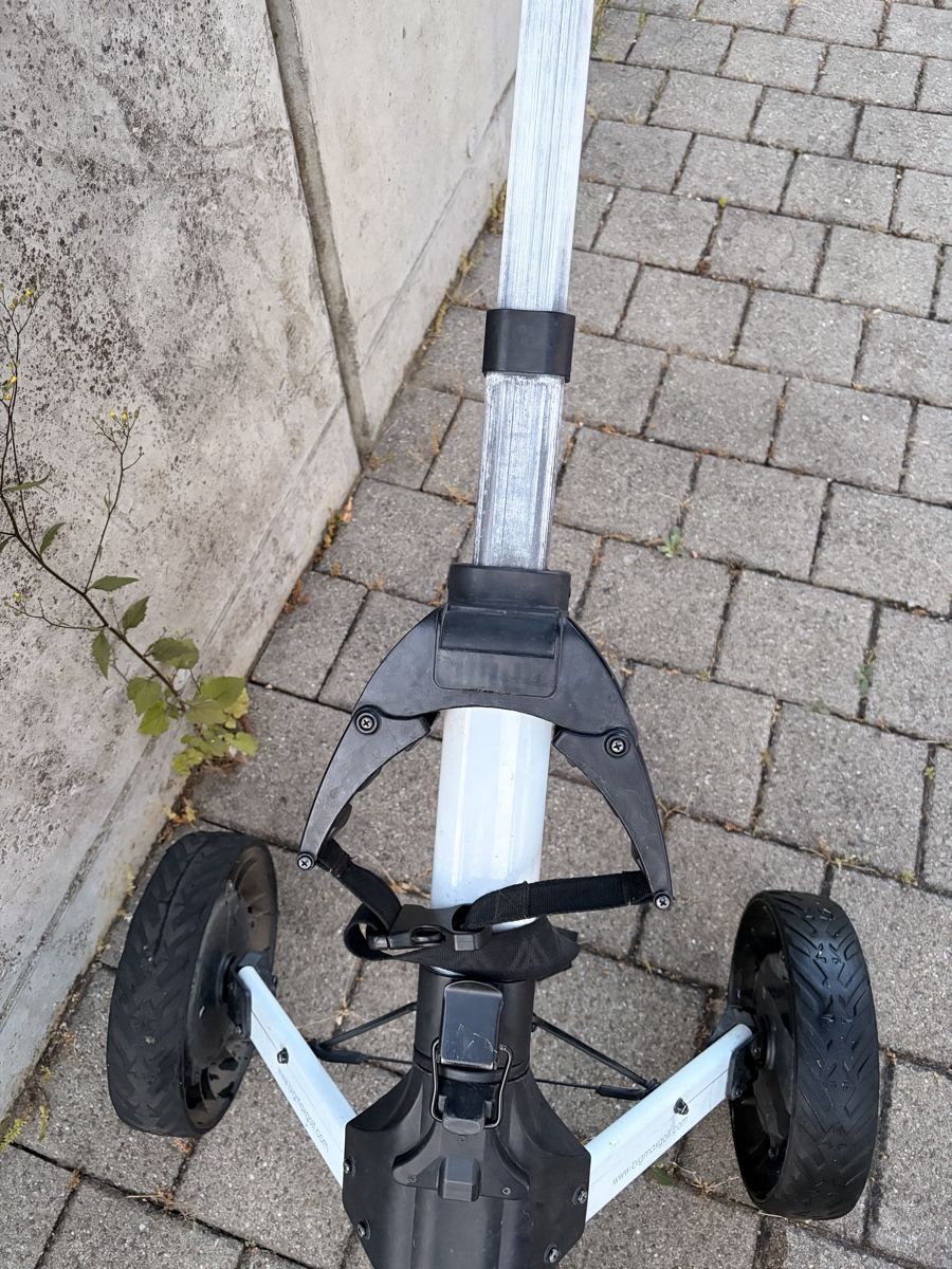Big Max Trolley: NANO PLUS Golf E Trolley Electric With Battery – Usato da Schaffhausen venduto da GreenApple212 1