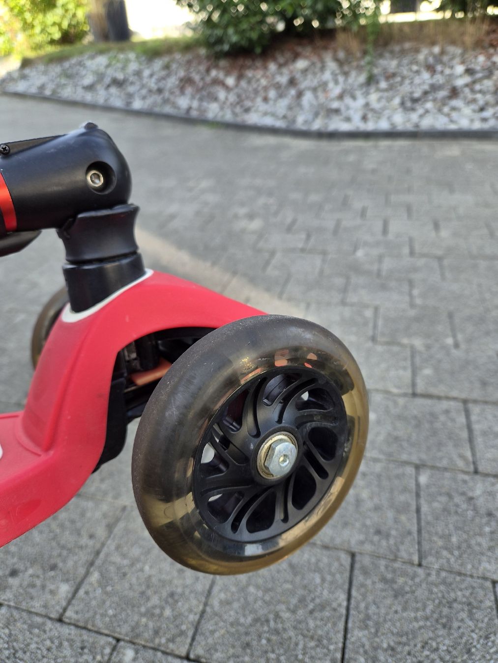Micro Kickboard: Trottinett "Maxi Micro Deluxe Foldable LED Red" gebraucht – Usato da Oberentfelden venduto da Jigibau 9